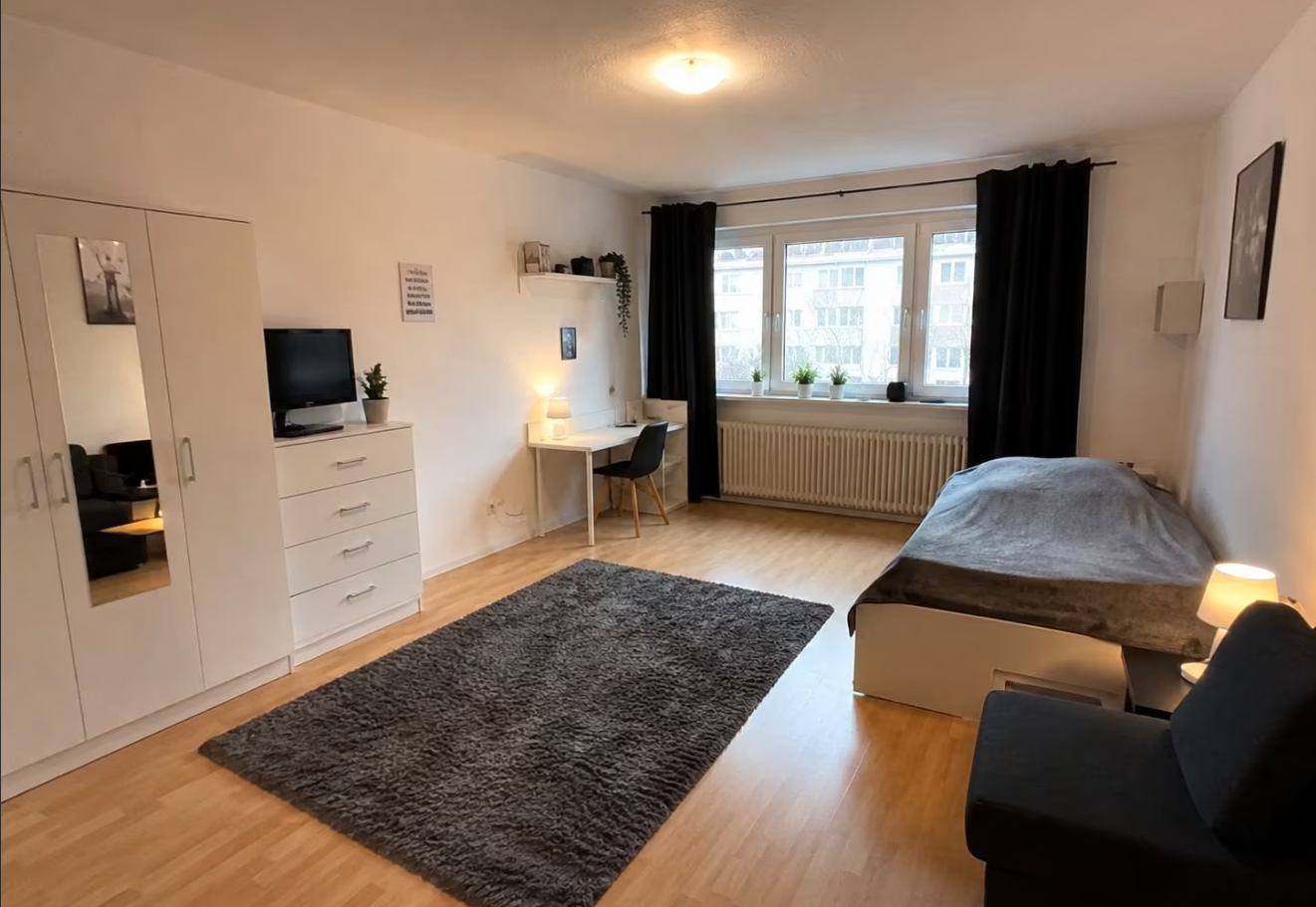 Helles WG-Zimmer mit Balkon